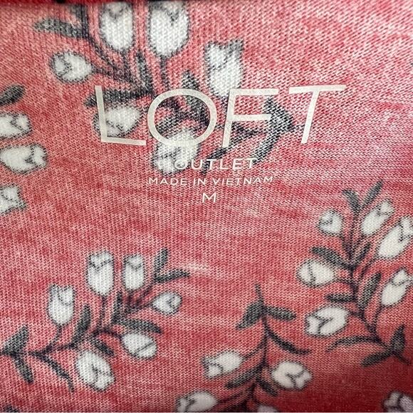 NWT Loft Outlet Pink Floral Patterned Short Sleeve Top Size M - Picture 3 of 7